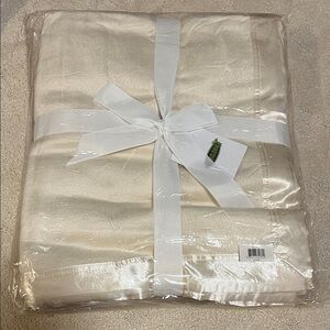 Cariloha Elegant Cream Queen Size Fleece Blanket